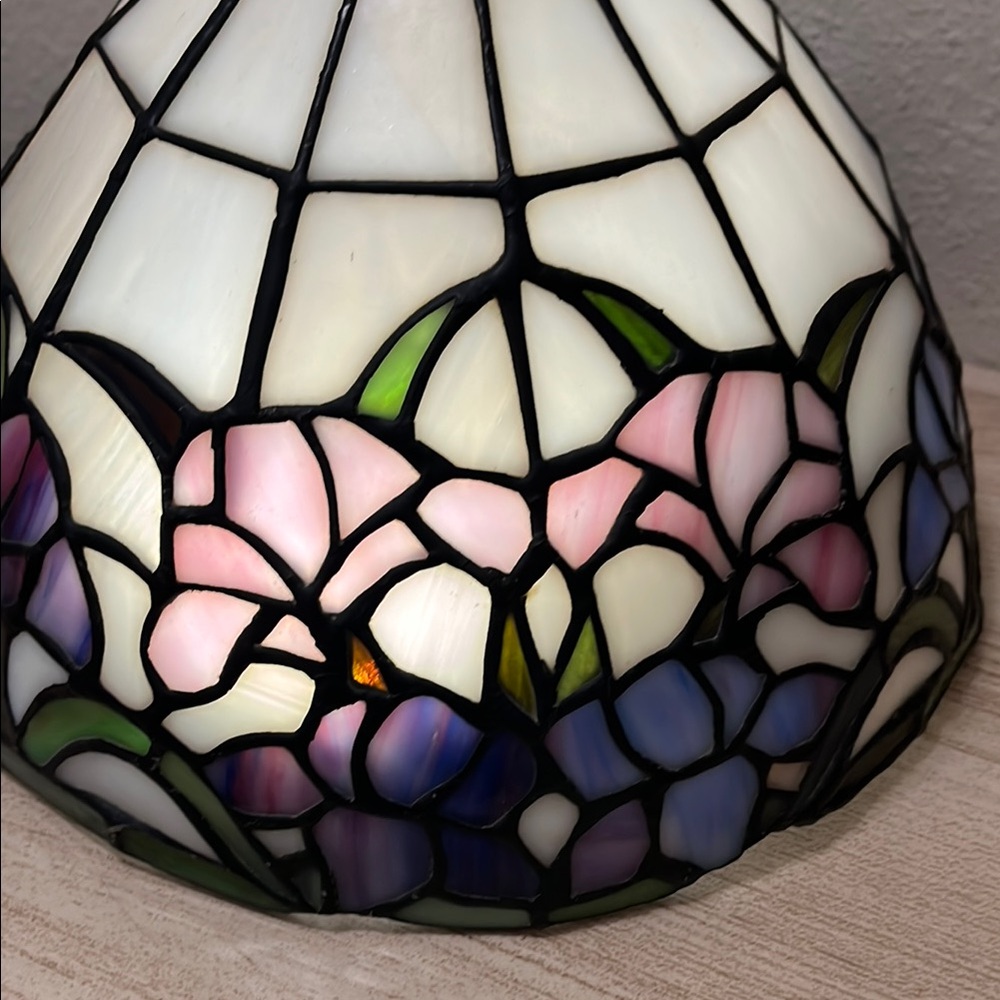 Vintage Dale Tiffany Lamp Shade - Picture 3 of 16